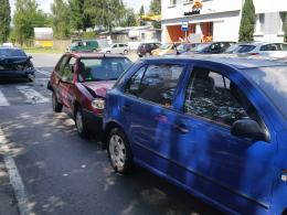 Zderzenie trzech samochodów osobowych i autobusu na Wspólnej