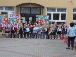 Uczniowie uroczyście zakończyli rok szkolny. Przed nimi 73 dni wakacji !