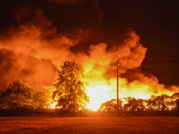 Pożar składowiska śmieci w Dąbrowie Niemodlińskiej. W akcji ponad 30 jednostek straży