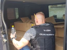 Funkcjonariusze KAS zajęli blisko 800 litrów nielegalnego spirytusu