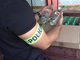 Funkcjonariusze KAS zajęli blisko 800 litrów nielegalnego spirytusu