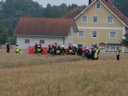 Śmigłowiec runął na pole w Domecku. 2 osoby nie żyją