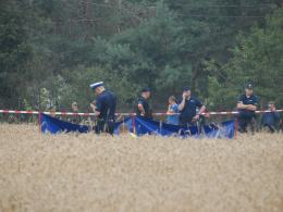 Śmigłowiec runął na pole w Domecku. 2 osoby nie żyją