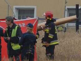 Śmigłowiec runął na pole w Domecku. 2 osoby nie żyją