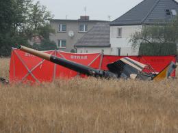 Śmigłowiec runął na pole w Domecku. 2 osoby nie żyją