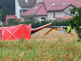 Rozbitym śmigłowcem leciało trzech mężczyzn. Trzeci z nich jest w stanie ciężkim