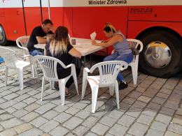 Na Placu Dworca PKP trwa zbiórka krwi pod hasłem "Krew dla pieszych - ofiar wypadków drogowych"