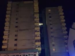 Pożar na 12 piętrze w wieżowcu. Na miejscu 7 jednostek straży pożarnej