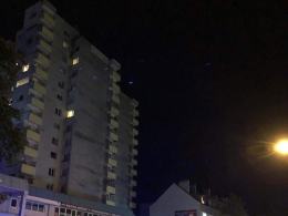 Pożar na 12 piętrze w wieżowcu. Na miejscu 7 jednostek straży pożarnej