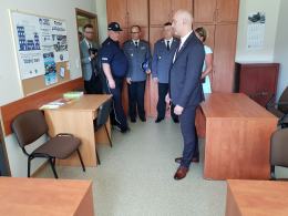 Zastępca Komendanta Głównego Policji nadinsp. Jan Lach na uroczystości otwarcia nowego posterunku
