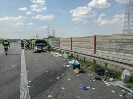A4: Z osobówki odpięła się przyczepa kempingowa, doszło do zderzenia