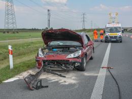 A4: Z osobówki odpięła się przyczepa kempingowa, doszło do zderzenia