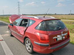 A4: Z osobówki odpięła się przyczepa kempingowa, doszło do zderzenia