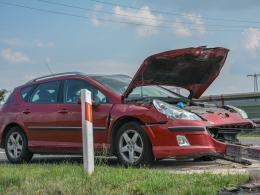 A4: Z osobówki odpięła się przyczepa kempingowa, doszło do zderzenia