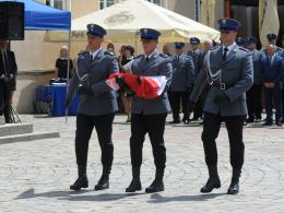 Policjanci przemaszerowali na rynek z okazji swojego święta