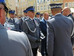Policjanci przemaszerowali na rynek z okazji swojego święta