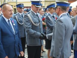 Policjanci przemaszerowali na rynek z okazji swojego święta