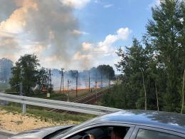 Szybka reakcja lokalnych OSP zapobiegła rozprzestrzenieniu się ognia w Borkach