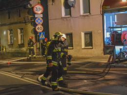 11 zastępów straży walczyło z pożarem domu jednorodzinnego w Lewinie Brzeskim