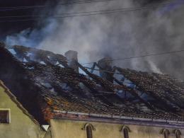 11 zastępów straży walczyło z pożarem domu jednorodzinnego w Lewinie Brzeskim