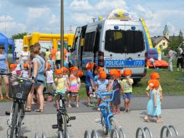 Wakacyjny piknik rowerowy. Policja bawi i uczy