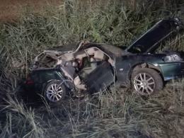 Koło Polskiej Cerekwi samochód z trzema nastolatkami wjechał w drzewo
