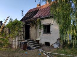 Pożar domu jednorodzinnego w Sadach. Nie żyje mężczyzna