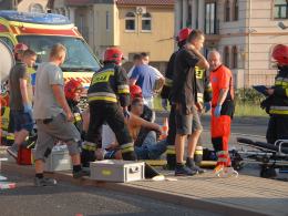 Zderzenie osobówki z busem na skrzyżowaniu Pużaka z Sosnkowskiego. Są ranni