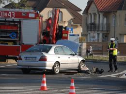 Zderzenie osobówki z busem na skrzyżowaniu Pużaka z Sosnkowskiego. Są ranni