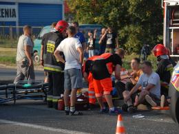 Zderzenie osobówki z busem na skrzyżowaniu Pużaka z Sosnkowskiego. Są ranni