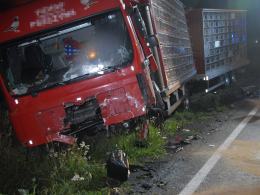 Tragiczne zderzenie BMW z ciężarówką. Nie żyją dwie osoby
