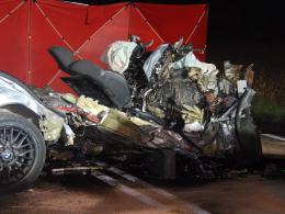 Tragiczne zderzenie BMW z ciężarówką. Nie żyją dwie osoby