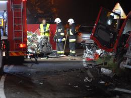 Tragiczne zderzenie BMW z ciężarówką. Nie żyją dwie osoby