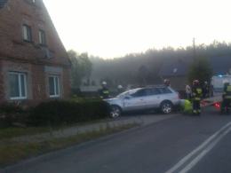 Wracał pijany z dyskoteki, swoją podróż zakończył dachując