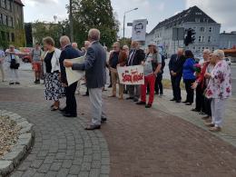Przedstawiciele władz i działacze dawnej Solidarności złożyli kwiaty na skwerze Solidarności
