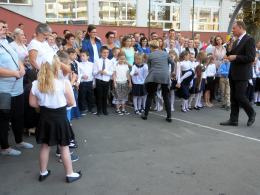 Młodzież uroczyście rozpoczęła rok szkolny. Za ile dni wakacje?