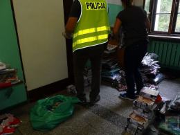 Podrobiona odzież na targowisku, zatrzymano 3 obywateli Bułgarii i Polkę