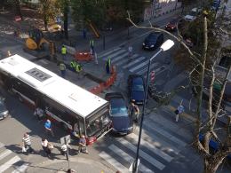BMW wymusiło pierwszeństwo i zderzyło się z autobusem MZK