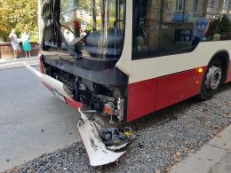 BMW wymusiło pierwszeństwo i zderzyło się z autobusem MZK
