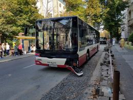 BMW wymusiło pierwszeństwo i zderzyło się z autobusem MZK