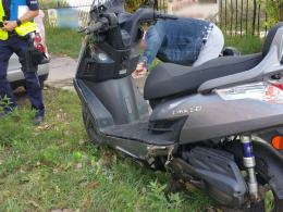 Wypadek z udziałem skutera i rowerzystki