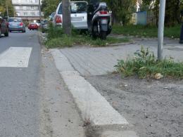 Wypadek z udziałem skutera i rowerzystki