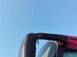 Przerdzewiałe elementy, dziury na wylot - takim autobusem dzieci miały jechać na wycieczkę