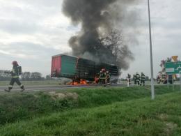 W okolicach Karczowa spaliła się naczepa TIR'a