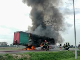 W okolicach Karczowa spaliła się naczepa TIR'a