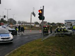 Zderzenie renault clio z radiowozem. Utrudnienia na Oleskiej