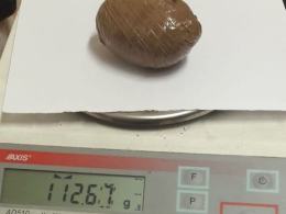 Chodził po osiedlu z amfetaminą w bucie