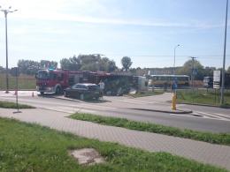 Ciężarówka ze złomem przewróciła się na ulicy Budowlanych w Opolu