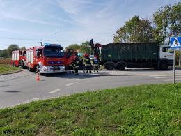 Ciężarówka ze złomem przewróciła się na ulicy Budowlanych w Opolu