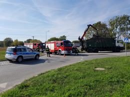 Ciężarówka ze złomem przewróciła się na ulicy Budowlanych w Opolu